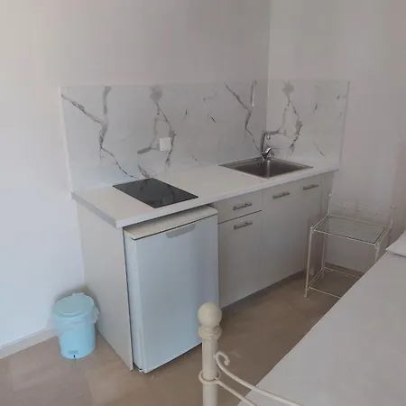 Giorgio Studios-apartments 1 * Nikiana