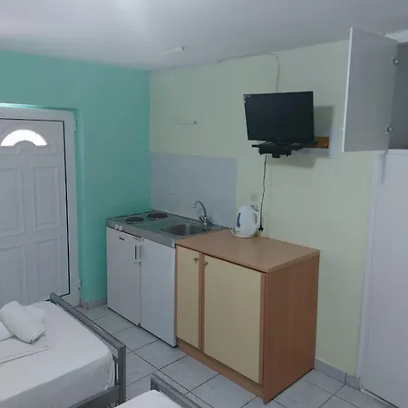 Giorgio Studios-apartments 1 * Nikiana